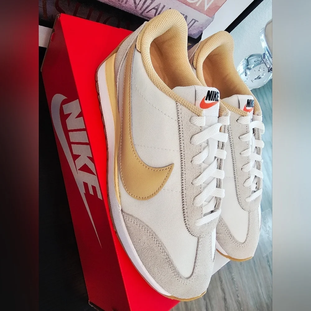 Nike Pacific Low Top Sneaker Women's Size 8.5